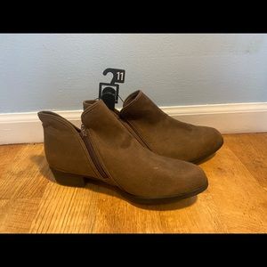Womans Size 11 Brown Ankle Boots